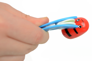 pszczółka w pensecie.png