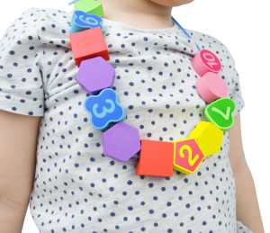 koraliki na szyi.png