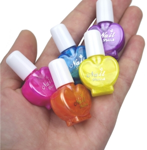 lakiery na dłoni.jpg